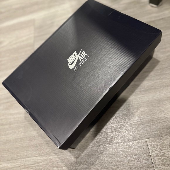 Nike Air Force 1 ‘07 LV8 Casual Red - Picture 5 of 6